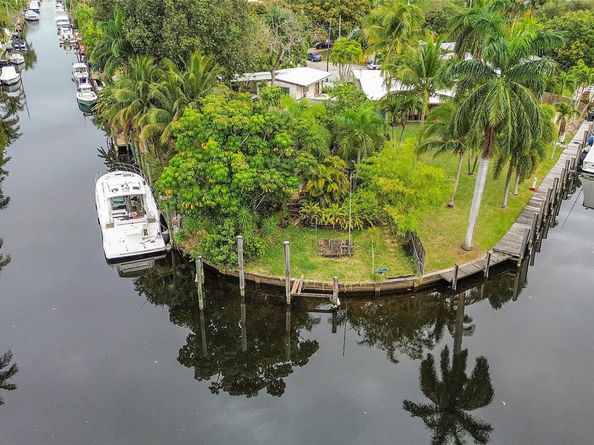 2655 Flamingo Ln, Fort Lauderdale FL 33312