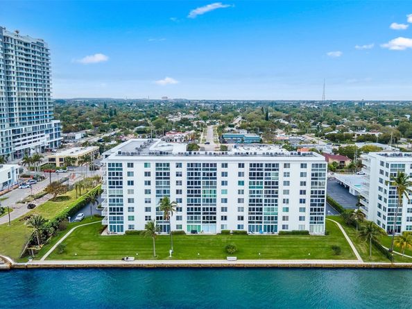 301 Lake Shore Drive 401, Lake Park FL 33403