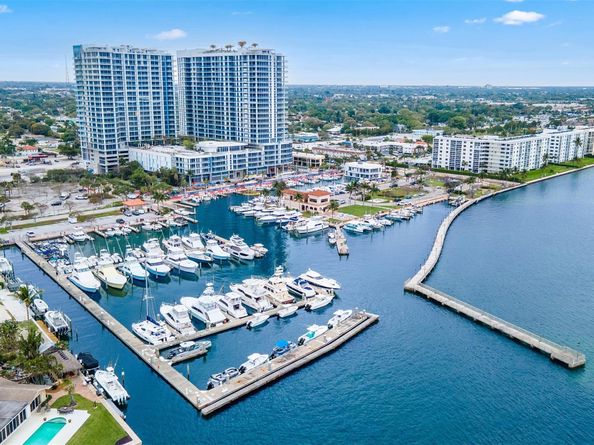 301 Lake Shore Drive 401, Lake Park FL 33403