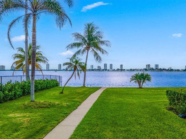 301 Lake Shore Drive 401, Lake Park FL 33403
