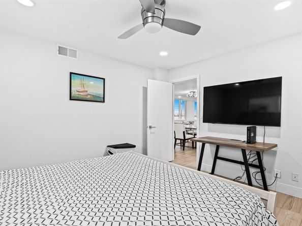 301 Lake Shore Drive 401, Lake Park FL 33403