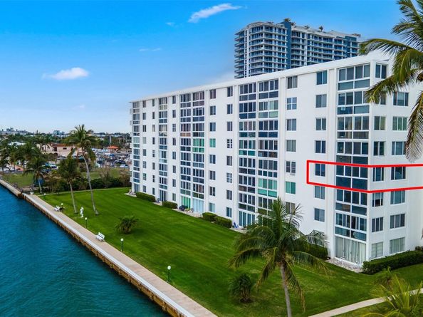 301 Lake Shore Drive 401, Lake Park FL 33403