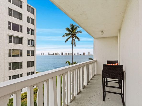 301 Lake Shore Drive 401, Lake Park FL 33403