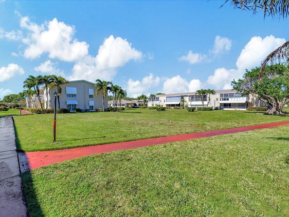 315 S Circle Drive S 102, Boynton Beach FL 33435