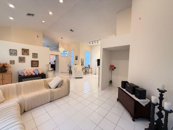 6668 NW 26th Way, Boca Raton FL 33496
