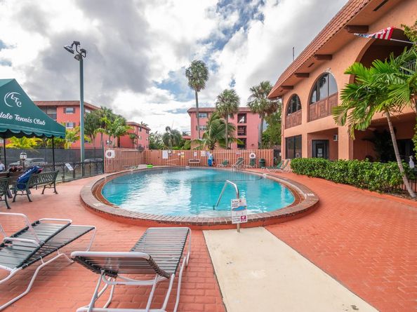 650 Tennis Club Dr 305, Fort Lauderdale FL 33311