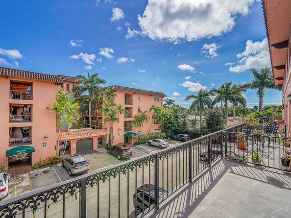650 Tennis Club Dr 305, Fort Lauderdale FL 33311