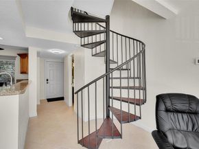 650 Tennis Club Dr 305, Fort Lauderdale FL 33311