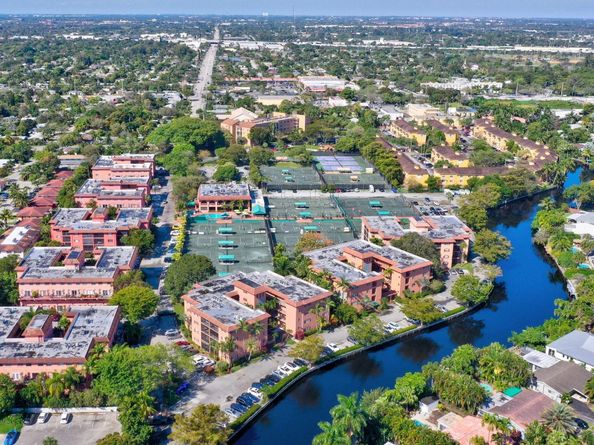 650 Tennis Club Dr 305, Fort Lauderdale FL 33311