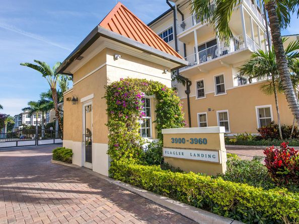 3960 N Flagler Drive 301, West Palm Beach FL 33407
