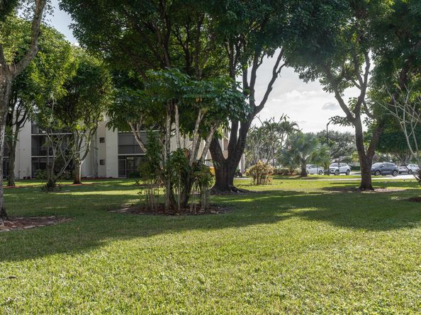 5250 Las Verdes Cir Circle 116, Delray Beach FL 33484