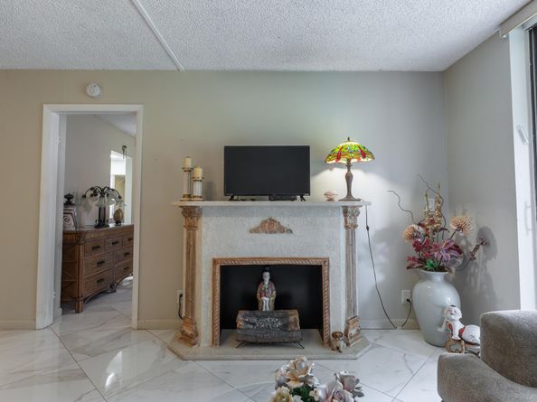 5250 Las Verdes Cir Circle 116, Delray Beach FL 33484