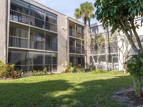 5250 Las Verdes Cir Circle 116, Delray Beach FL 33484