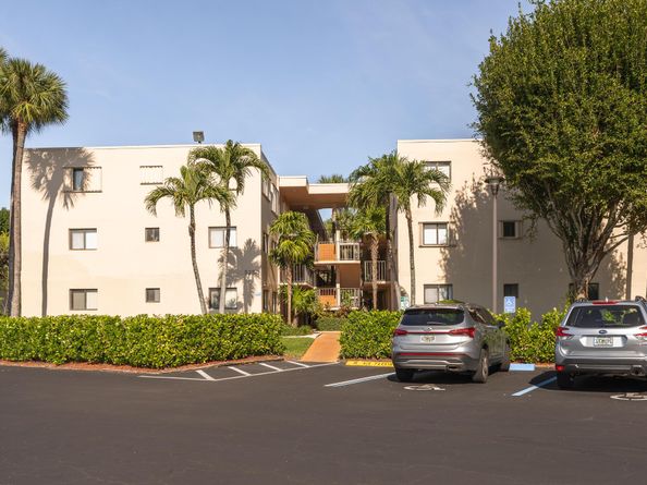5250 Las Verdes Cir Circle 116, Delray Beach FL 33484
