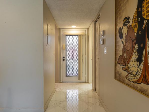 5250 Las Verdes Cir Circle 116, Delray Beach FL 33484