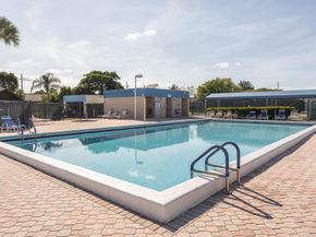 5250 Las Verdes Cir Circle 116, Delray Beach FL 33484