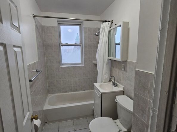201 45th St E8, Union City NJ 07087