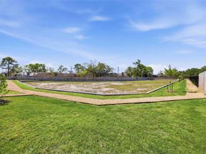 7614 Inwood Hills Lane, Houston TX 77088