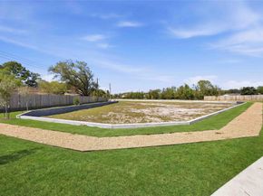 7614 Inwood Hills Lane, Houston TX 77088