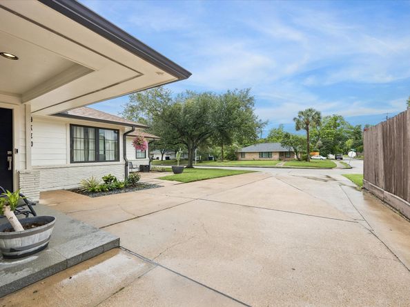 6230 Waltway Drive, Houston TX 77008