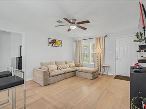 6834 New York Street, Houston TX 77021