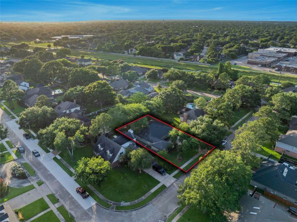 813 E Green Belt Drive, Sugar Land TX 77498