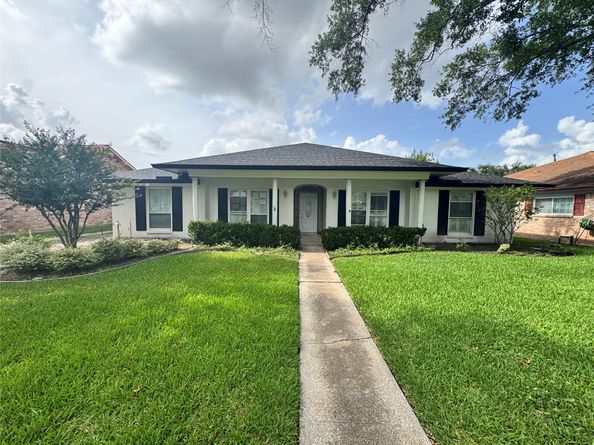 7706 Braesview Lane, Houston TX 77071