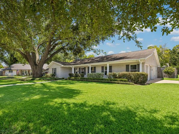 10423 Barwood Drive, Houston TX 77043