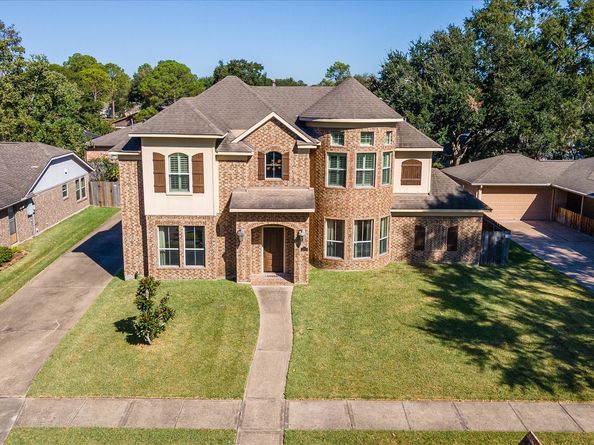 15811 Crestbrook Drive, Houston TX 77059