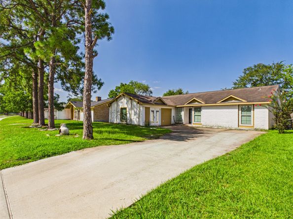 11419 Blackhawk Boulevard, Houston TX 77089
