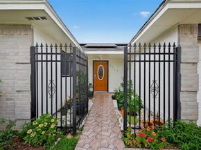 2719 Flintrock Circle, Houston TX 77067