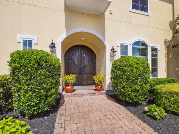 86 S Creekside Court, Houston TX 77055