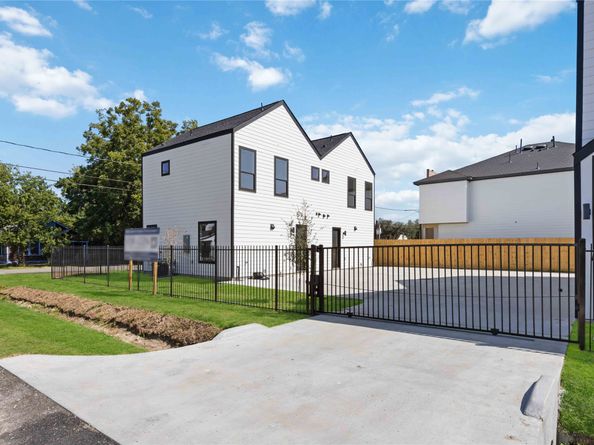 4202 Kewanee Street AD, Houston TX 77051