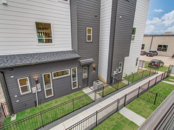 1109 Ennis Street, Houston TX 77003
