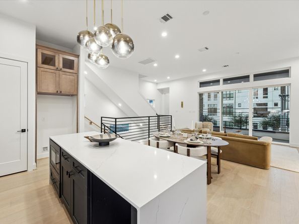 1109 Ennis Street, Houston TX 77003