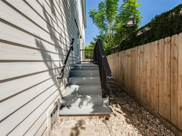 727 E 40th Street, Houston TX 77022