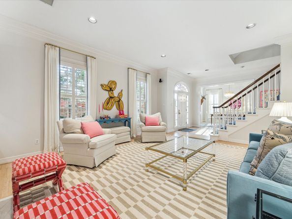6024 Burgoyne Road, Houston TX 77057