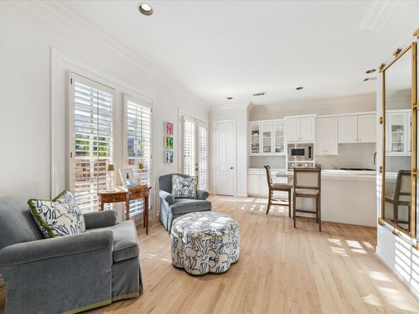 6024 Burgoyne Road, Houston TX 77057