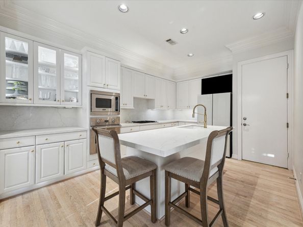 6024 Burgoyne Road, Houston TX 77057