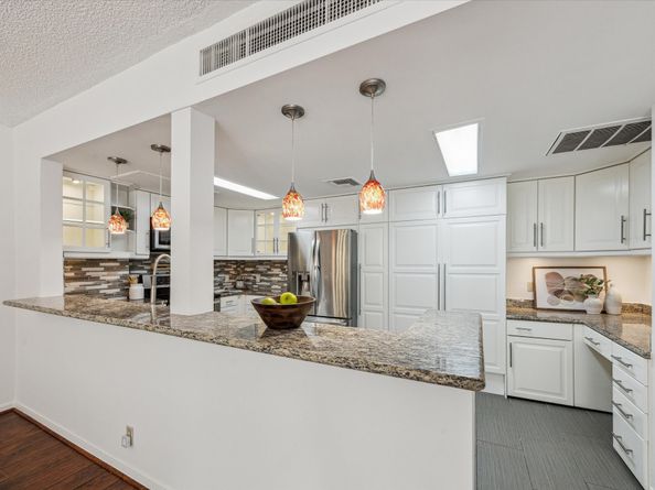 5150 Hidalgo Street 204, Houston TX 77056