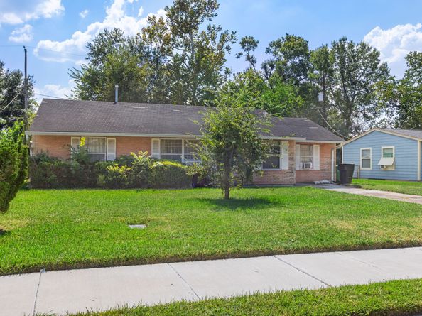 6026 Wortham Way, Houston TX 77033