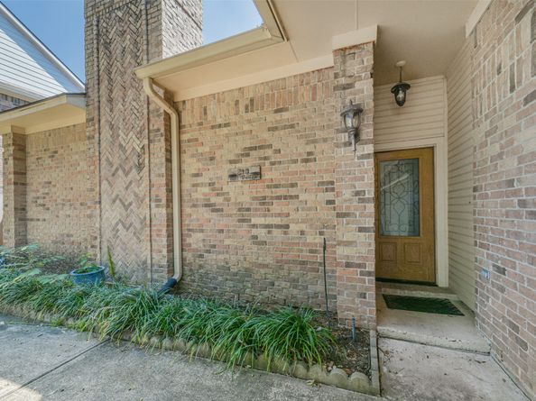 210 Mill Trail Drive, Sugar Land TX 77498