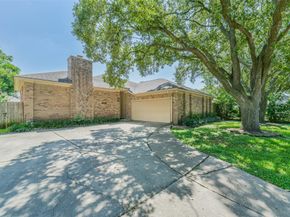 210 Mill Trail Drive, Sugar Land TX 77498
