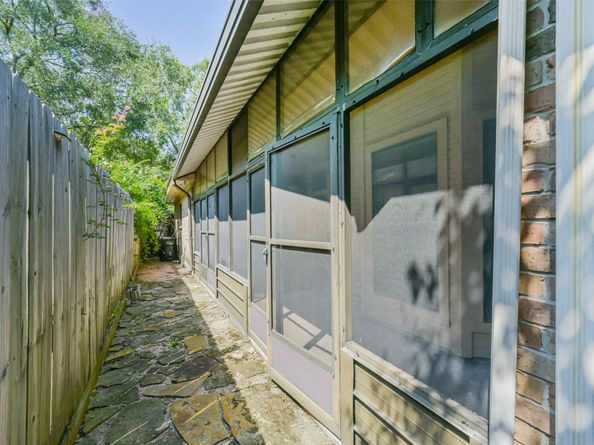 210 Mill Trail Drive, Sugar Land TX 77498