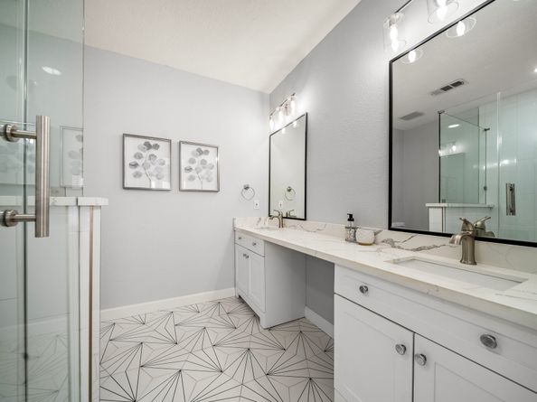 1635 Castle Court, Houston TX 77006
