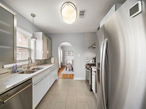 1635 Castle Court, Houston TX 77006