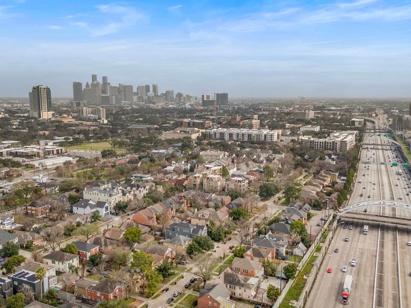 1635 Castle Court, Houston TX 77006