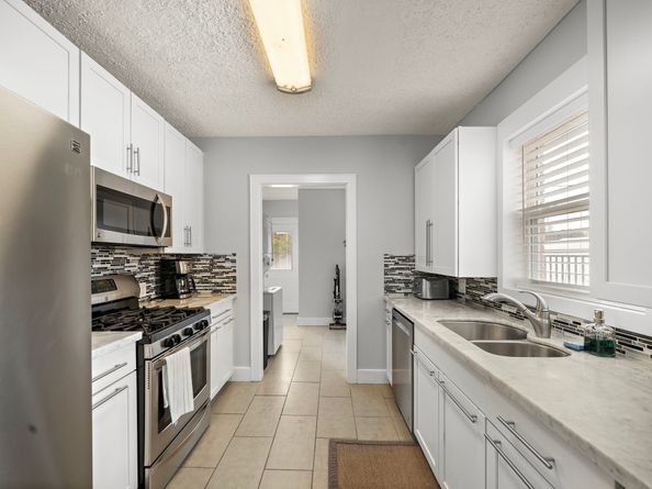 1635 Castle Court, Houston TX 77006