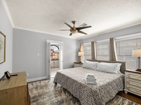 1635 Castle Court, Houston TX 77006