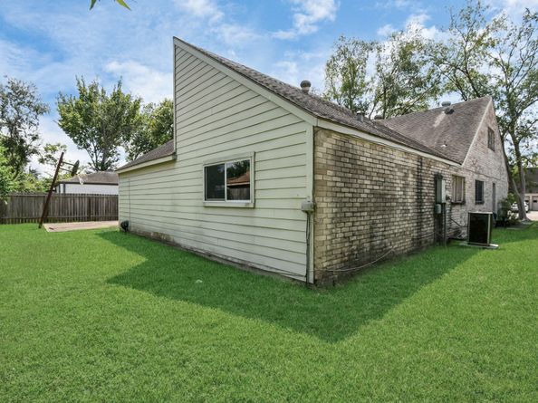 12034 Rocky Knoll Drive, Houston TX 77077